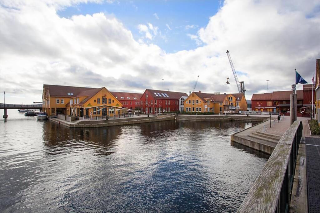 Kongensgate, Koselig Liten Leilighet, 5 Min Unna Sentrum Kristiansand Buitenkant foto